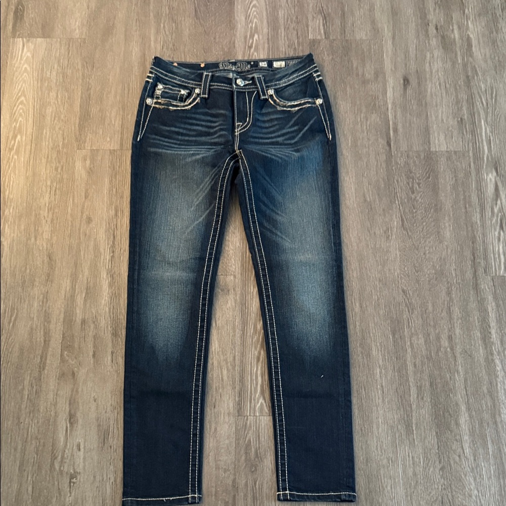 Miss Me-Women's mid-rise skinny Embellished Blue Jeans-Never worn! Size-28